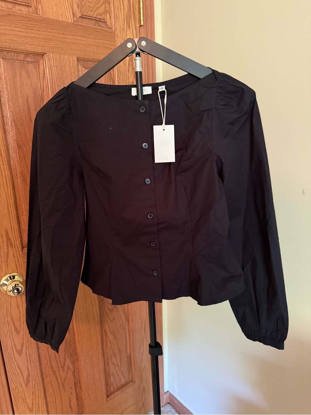Aritzia Black Button-Front Puff Sleeve Blouse